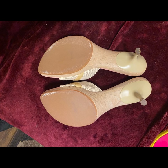 Escada heels - Picture 3 of 3